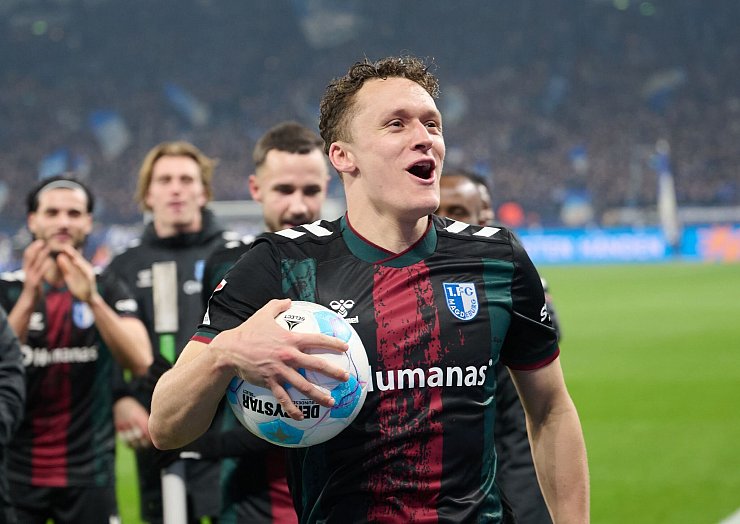 Magdeburger Held gegen Schalke: Vierfach-Torschütze Martijn Kaars. - © Bernd Thissen/dpa