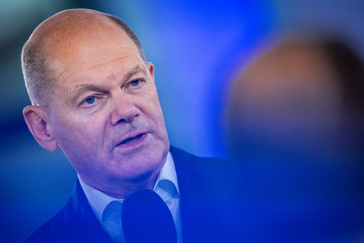 Hat sich kurz vor der Abstimmung in Brüssel für eine Ablehnung der Bundesregierung entschieden: Kanzler Olaf Scholz (SPD). (Archivbild) - © Jens Büttner/dpa