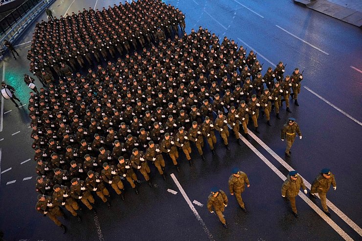 Militärparade vor dem Tag des Sieges in Russland - © Alexander Zemlianichenko/AP/dpa