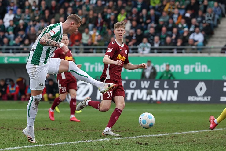 Fridjonsson erzielt das 1:0 für Münster. - © Friso Gentsch/dpa