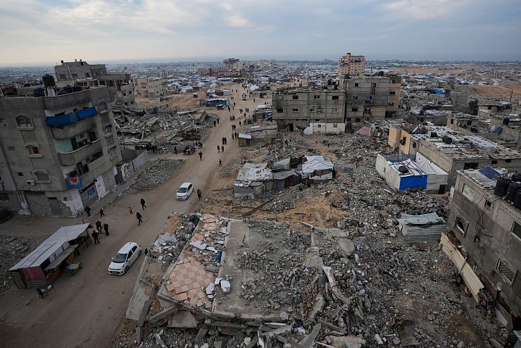 In den Süden des Gazastreifens vertriebene Palästinenser sollen in wenigen Tagen in den zerstörten Norden zurückkehren können. (Symbolbild) - © Abdel Kareem Hana/AP/dpa