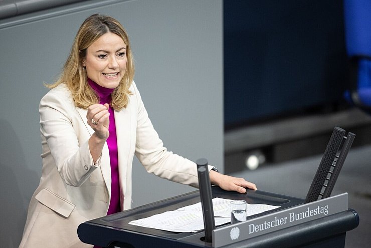 Die Linken-Politikerin Clara Bünger setzt sich seit Jahren für die Interessen geflüchteter Menschen ein. (Archivfoto) - © Hannes P. Albert/dpa