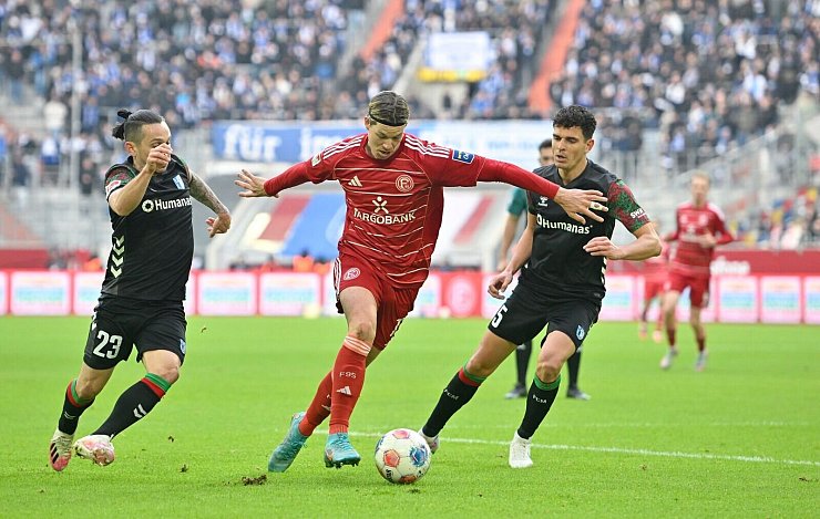 Traf zur wichtigen Führung: Stürmer Itten. - © Anke Waelischmiller/dpa