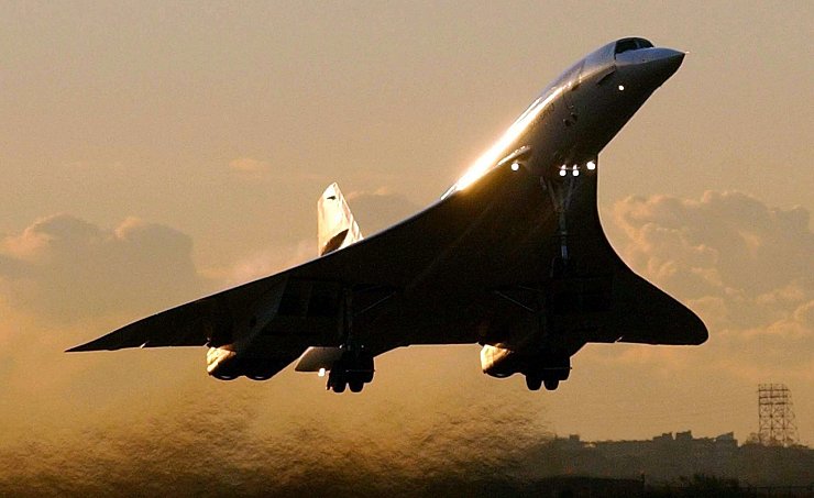 Drei Jahre nach dem Pariser Absturz stellten Air France und British Airways die Flüge mit der Concorde ein. (Archivbild) - © epa Lane/epa/dpa