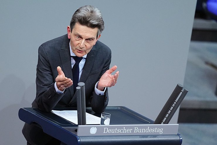 SPD-Fraktionschef Mützenich - seine Fraktion wollte nicht zustimmen. - © Kay Nietfeld/dpa