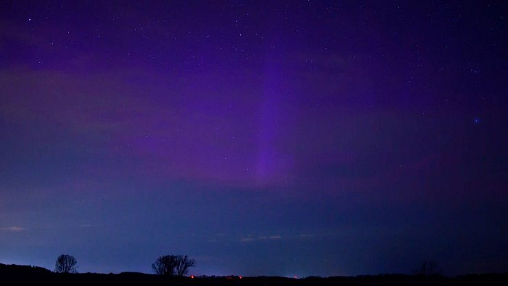 Die Polarlichter waren etwa über Calbe im Salzlandkreis zu beobachten. - © Thomas Schulz/dpa