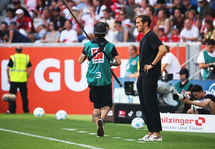 Bundesliga-Premiere gegl&uuml;ckt: Freiburgs neuer Chefcoach Julian Schuster. - &copy; Philipp von Ditfurth/dpa
