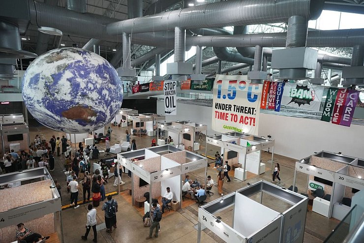 Der Weltklimagipfel in Brasilien bot Raum für Proteste. - © Andre Penner/AP/dpa