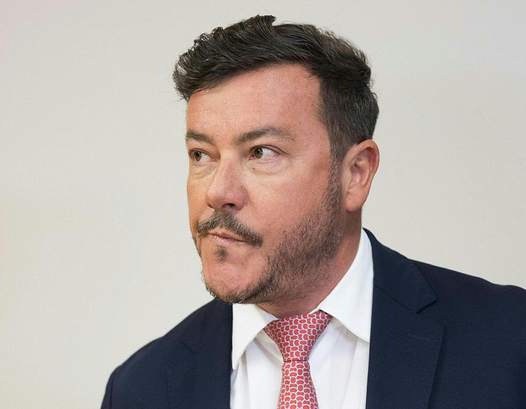 Gegen den insolventen Signa-Gründer René Benko laufen verschiedene Ermittlungen. In Italien hat die Staatsanwaltschaft jetzt auch Haftbefehl erlassen. - © Expa/Johann Groder/APA/dpa