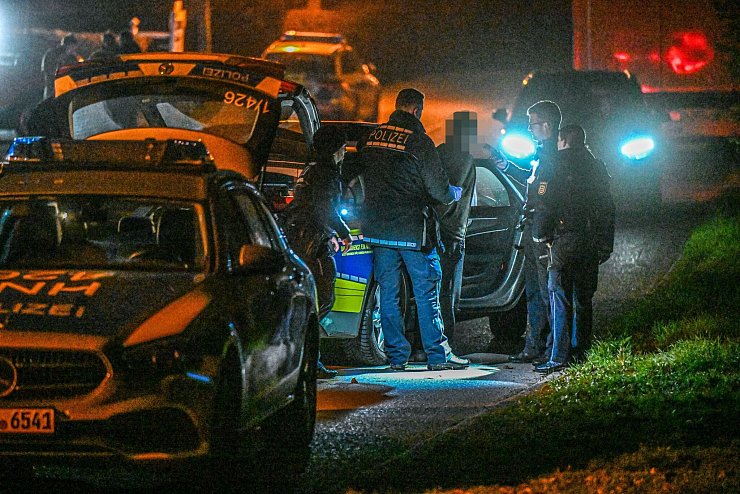 Ersten Erkenntnissen nach waren die Beteiligten Lastwagenfahrer. - © Marius Bulling/onw-images/dpa