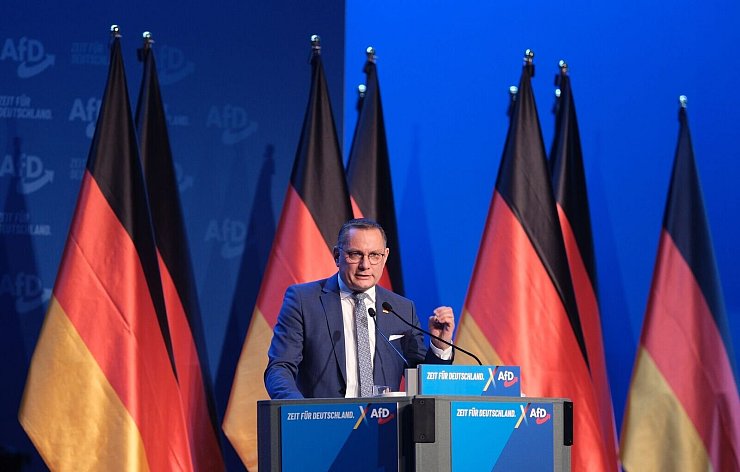 «Tino, Tino»-Rufe für AfD-Co-Chef Chrupalla. Als Ziel für die Bundestagswahl gibt er aus, mindestens zweitstärkste Kraft zu werden. - © Sebastian Willnow/dpa