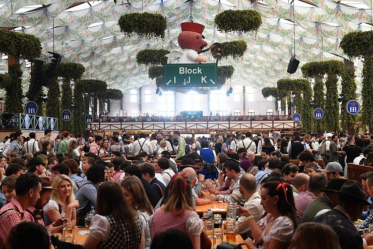 Das Münchner Oktoberfest startet. - © Felix Hörhager/dpa