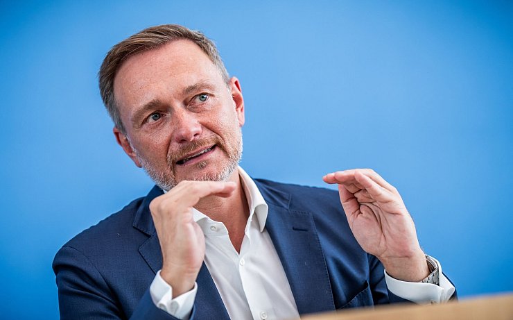 Finanzminister Lindner spricht von einem «Herbst der Entscheidungen». (Archivbild) - © Michael Kappeler/dpa