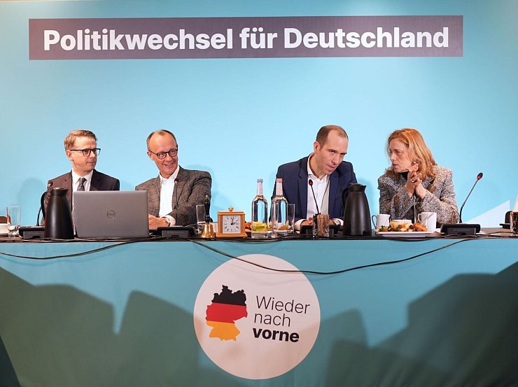 Die CDU-Spitze gibt den Startschuss für die entscheidende Phase des Bundestagswahlkampfes. Die Wirtschaft steht im Mittelpunkt. Ist bei den Umfragewerten der Union noch mehr drin? - © Marcus Brandt/dpa