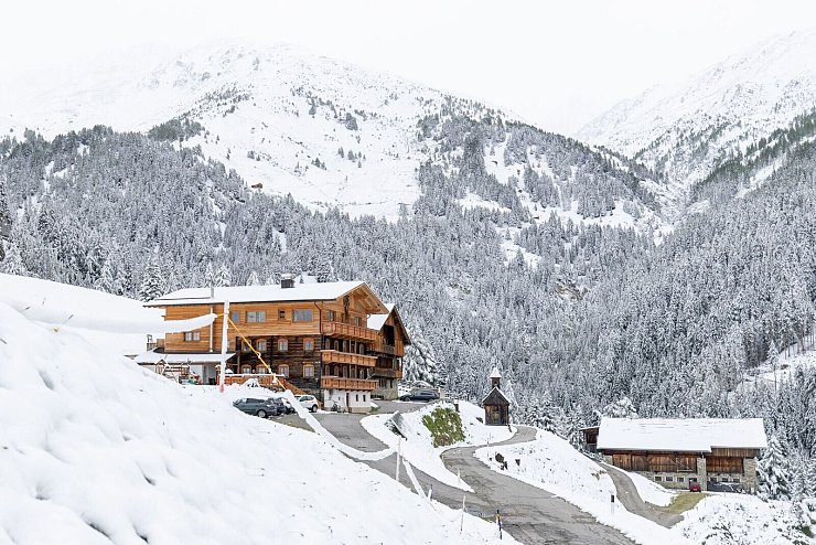 Wintereinbruch in Österreichs Bergen. - © Expa/Johann Groder/APA/dpa