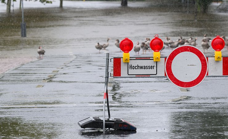 Auch in Teilen Sachsens steigen die Pegelstände - so auch in Schöna. - © Robert Michael/dpa