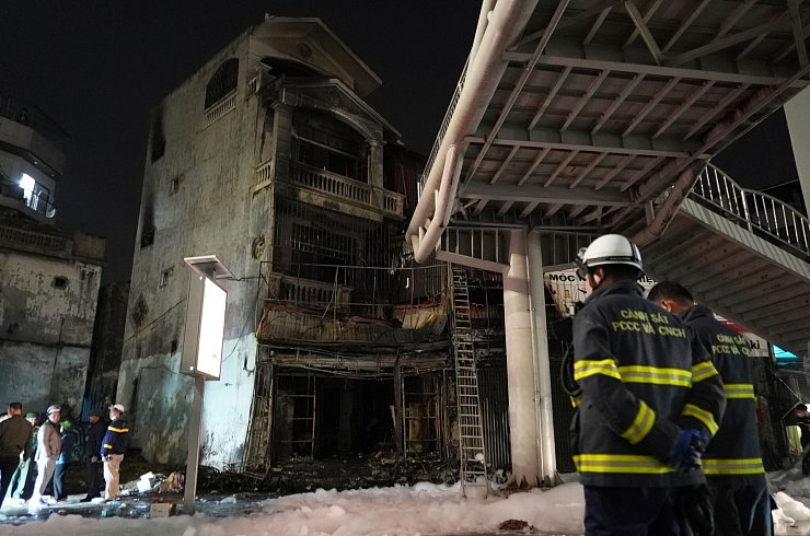 Die Flammen versperrten den Opfern den Weg nach draußen. - © Hau Dinh/AP/dpa