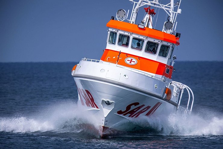 Die Deutschen Seenotretter sind auf der Nord- und Ostsee unterwegs. (Archivbild) - © Jens Büttner/dpa