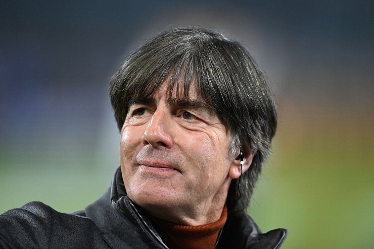 Joachim Löw ist froh über ein Versprechen an Jamal Musiala - © Swen Pförtner/dpa
