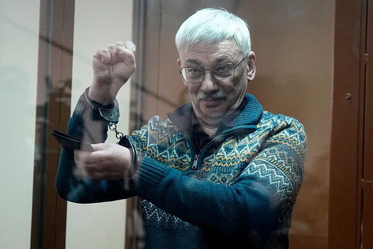 Orlow machte sich wegen seiner von vielen geschätzten Zivilcourage einen Namen. - © Alexander Zemlianichenko/AP/dpa