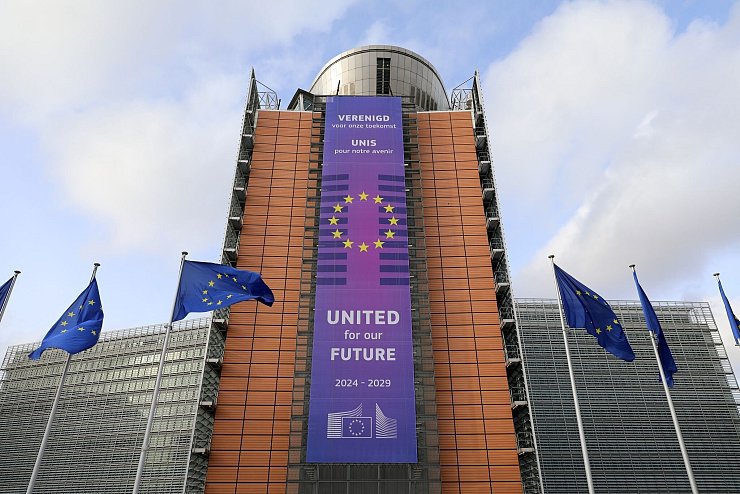 Viel Arbeit im Zollstreit: Die EU-Kommission ist für Handelspolitik zuständig. (Archivbild) - © Meng Dingbo/XinHua/dpa