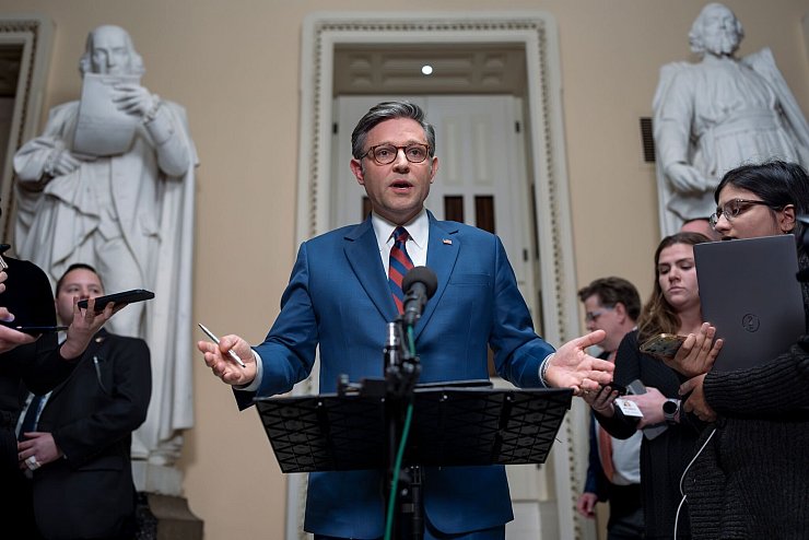 Der republikanische Vorsitzende des Repräsentantenhauses, Mike Johnson, muss nun einen Ausweg finden. - © J. Scott Applewhite/AP/dpa