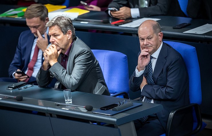 Die drei entscheidenden Personen. - © Michael Kappeler/dpa