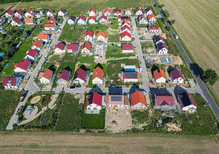 Banken vergeben wieder mehr Immobilienkredite an Verbraucher (Archivbild). - © Jan Woitas/dpa