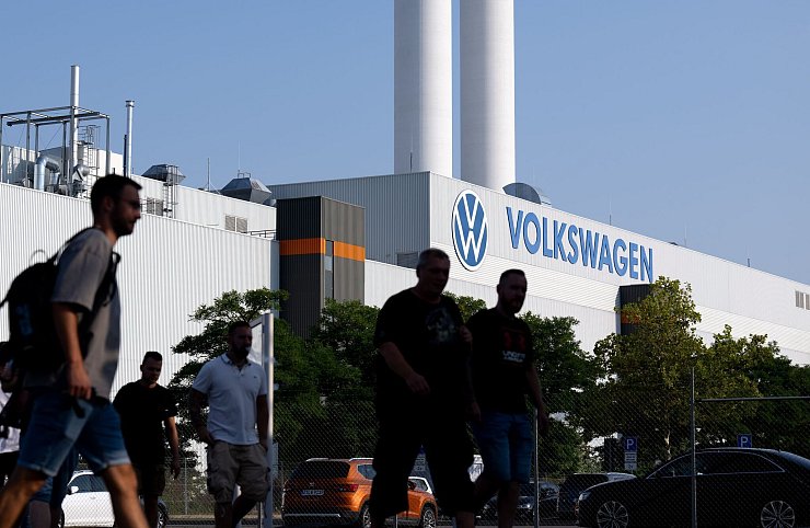 9.500 Mitarbeiter bauen in Zwickau Elektroautos für die Marken VW, Audi und Cupra. (Archivbild) - © Hendrik Schmidt/dpa