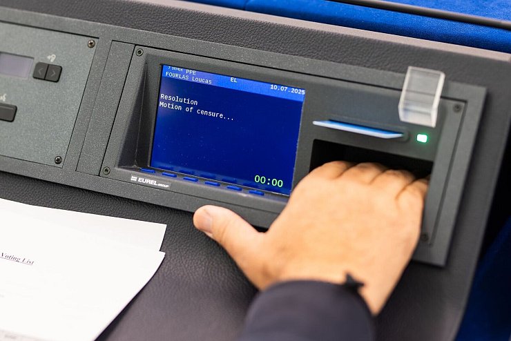 Die Abstimmung erfolgte namentlich. - © Philipp von Ditfurth/dpa