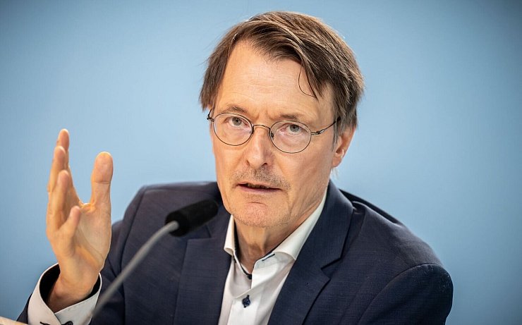 Hält nichts von Strafgebühren: Karl Lauterbach - © Michael Kappeler/dpa
