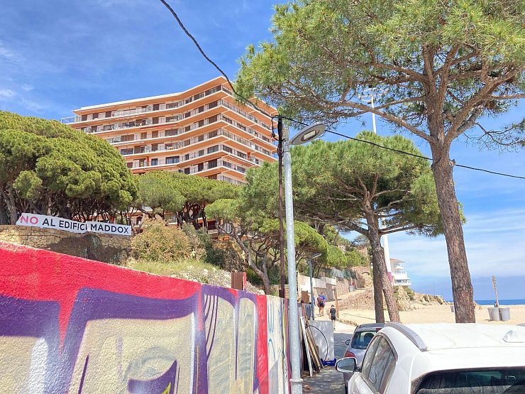 Auch im katalanischen Platja d\\\'Aro ist die Bauwut an der Küste ein Problem. (Archivbild) - © Emilio Rappold/dpa