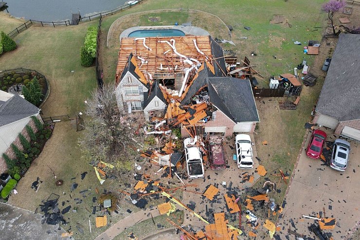 Die Stürme verursachten auch Todesfälle. - © Mike Simons/Tulsa World/AP/dpa