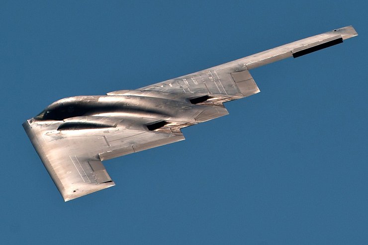 Die schwere Bombe vom Typ GBU-57 kann nur von B-2-Tarnkappenbombern der US-Luftwaffe abgeworfen werden. - © Nathan Gallahan/U.S. Air Force/dpa