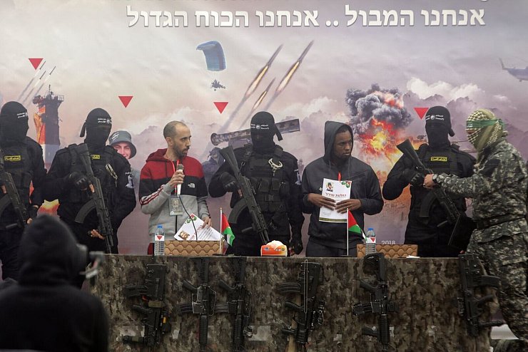 Freilassung von Geiseln in Rafah. - © Jehad Alshrafi/AP/dpa