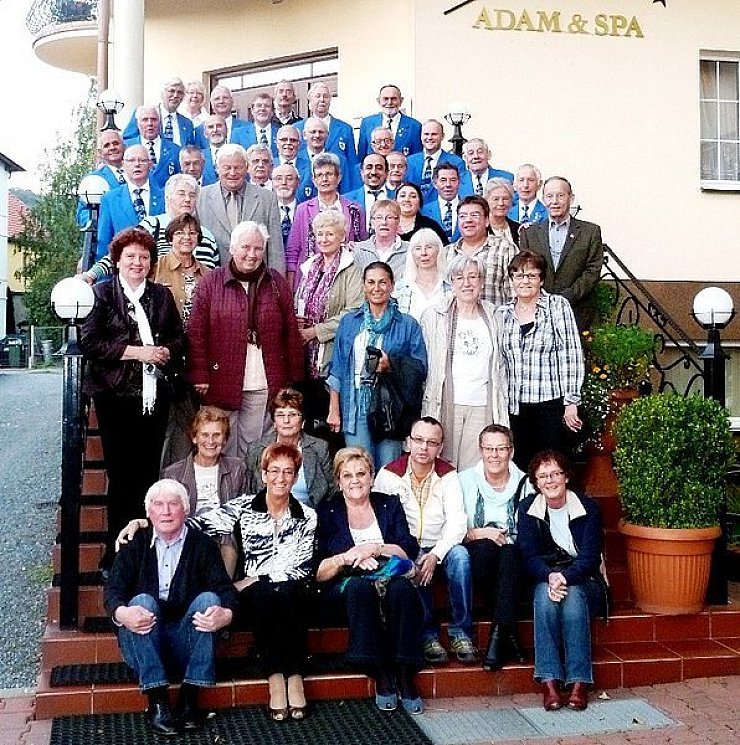 Wurden herzlich empfangen: die Mitglieder der Chorgemeinschaft Horn Bad Meinberg in Bad Kudowa. - © Foto: privat