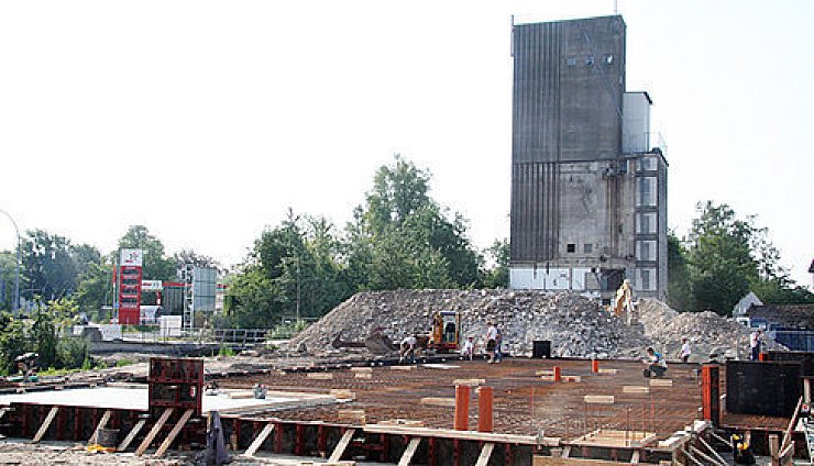 Silo-Turm in Lage
wird gesprengt - © Lage