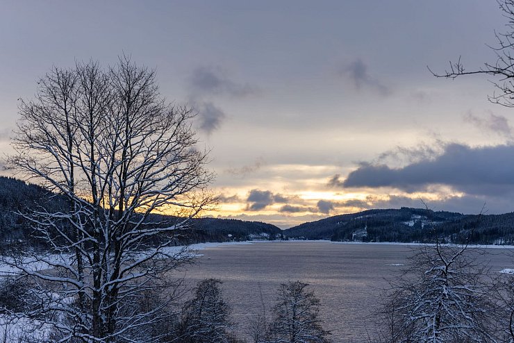 Bisher liegt noch Schnee - das kann zum Ende der Woche aber anders aussehen. - © Philipp von Ditfurth/dpa