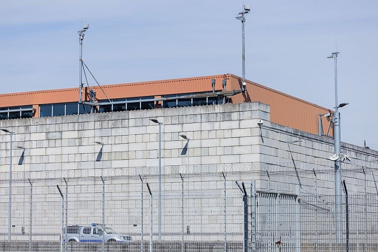 Auf dem Gelände des Forschungszentrums Jülich lagern die Castorbehälter bislang. - © Rolf Vennenbernd/dpa