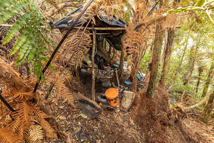 Das Camp war extrem gut versteckt. - © NZ Police/dpa