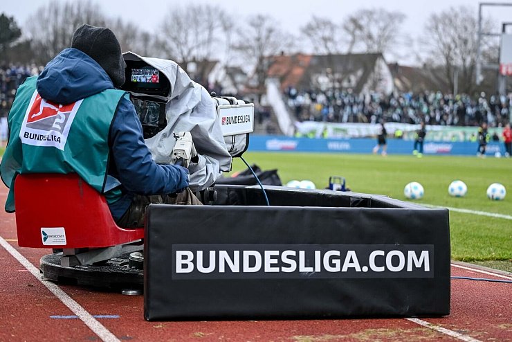 Jetzt steht offiziell fest, welcher Sende welcher Rechte an der Bundesliga erworben hat. - © Harry Langer/dpa