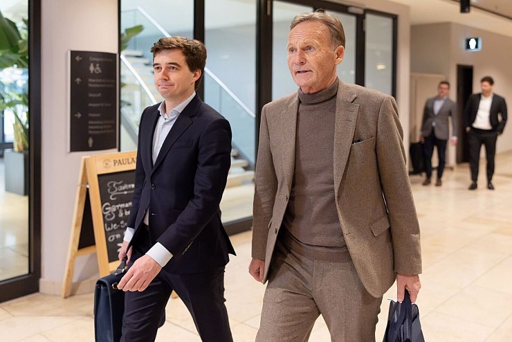 Hans-Joachim Watzke (rechts) und Steffen Merkel verkündeten bei der DFL-Mitgliederversammlung Details zum Rechte-Deal. - © Jürgen Kessler/dpa
