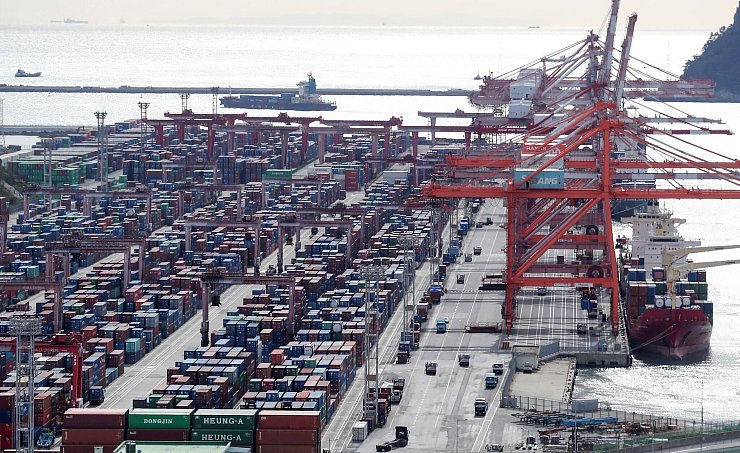 In Busan könnte das UN-Plastikabkommen geschlossen werden. Die Stadt verfügt über einen der wichtigsten Seehäfen in Asien. - © -/YNA/dpa