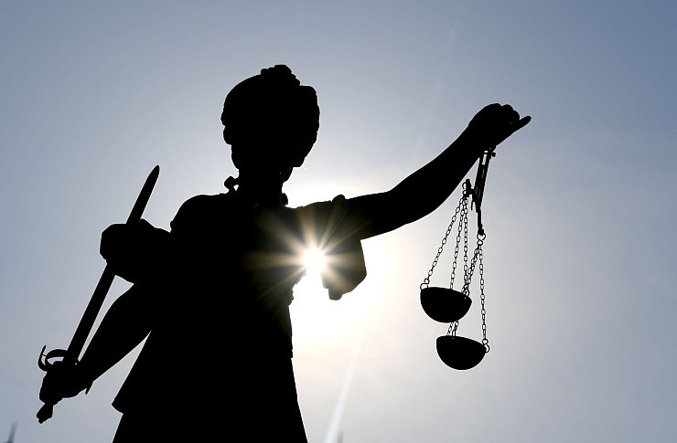 Gericht bestätigt Kirmesverbot für 16-Jährigen. - © Arne Dedert/dpa