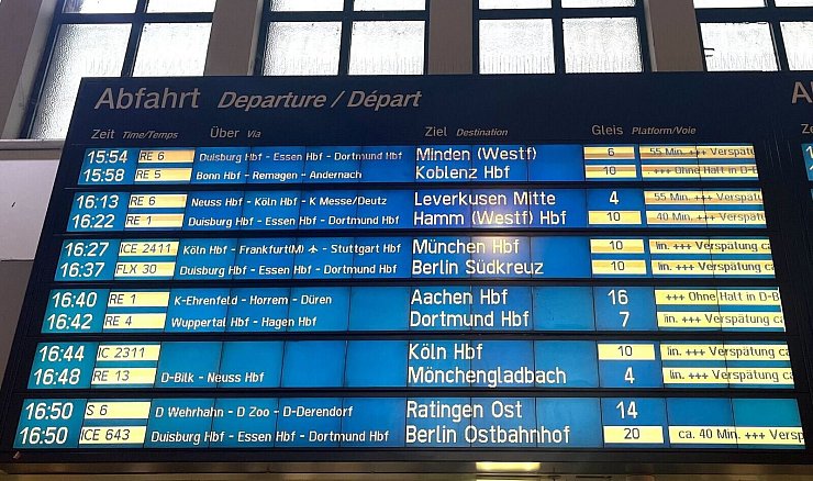 Zu oft zu spät: Die Züge der Deutschen Bahn. (Archivbild) - © Arne Meyer/dpa