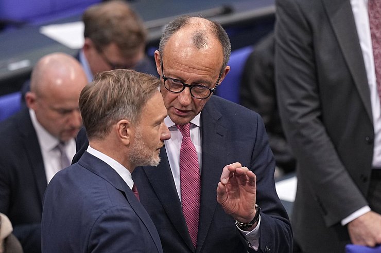 Dass über den Entwurf der Union für ein «Zustrombegrenzungsgesetz» im Bundestag am vergangenen Freitag so heftig diskutiert wurde, hat auch damit zu tun, dass die AfD angekündigt hatte, für das Vorhaben zu stimmen. - © Michael Kappeler/dpa