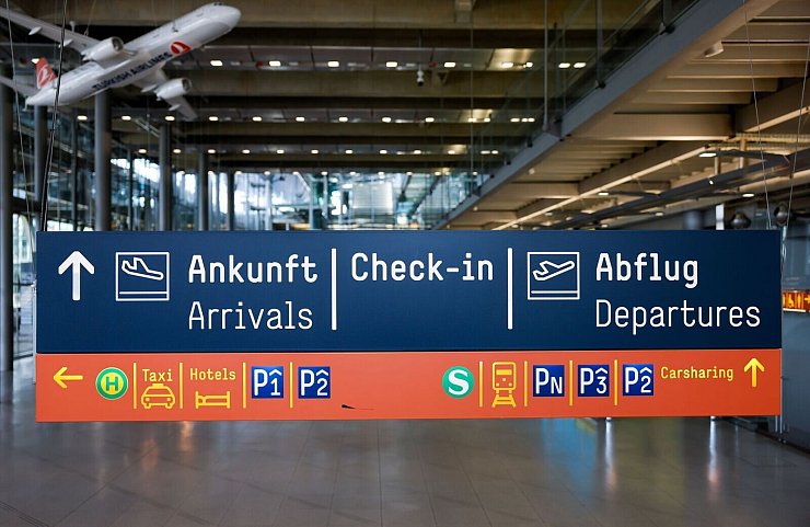Spürbare Auswirkungen auf den Flugverkehr in NRW gab es zunächst nicht - der Check-in lief überall nach Plan. (Archivbild) - © Thomas Banneyer/dpa