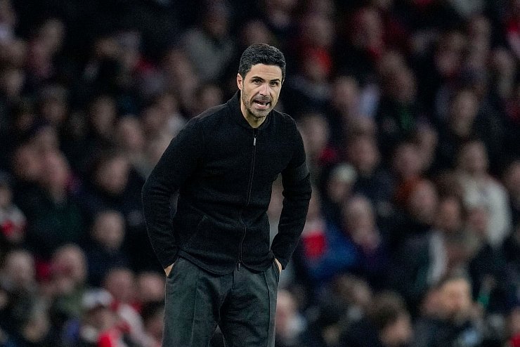 Mikel Arteta soll bis 2027 Arsenal-Trainer bleiben. - © Kin Cheung/AP/dpa