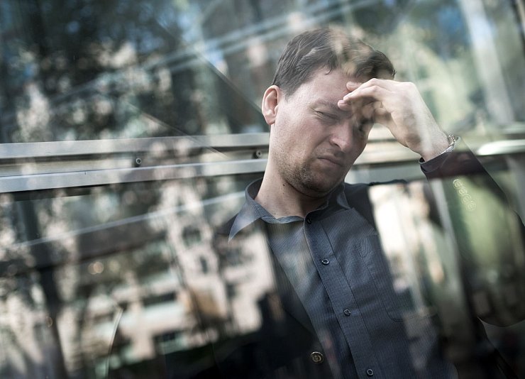 Viele Beschäftigte spüren Stress und Zeitdruck bei der Arbeit - das zeigen regelmäßig Umfragen. - © Alexander Heinl/dpa-tmn