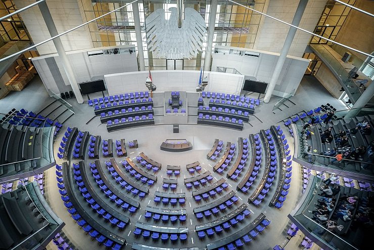 Im September füllt sich wieder das Plenum im Bundestag. (Archivbild) - © Kay Nietfeld/dpa
